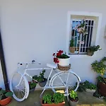 Δωμάτια σε οικογενειακή κατοικία Rustic Tale